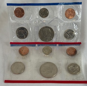 lot 126 image: 1986 uncirculated P & D us mint coin set OGP - cello wrap only