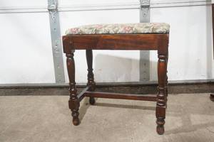 lot 35 image: antique sewing bench