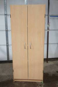 lot 39 image: linen cabinet