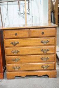 lot 41 image: vintage Maple chest of drawers