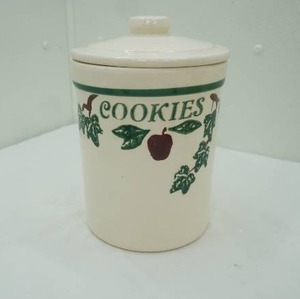 lot 55 image: Vintage Apple & Ivy Stoneware Cookie Jar. Produced by The Crock Shop Santa Ana California