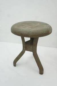 lot 67 image: Vintage Foot Stool 12  tall