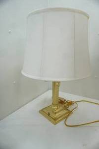 lot 73 image: Table Lamp 22 tall