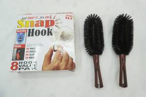 lot 91 image: As Seen on TV Snap Hook, Cleaning Brushes
