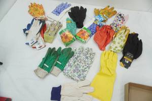 lot 106 image: Garden Gloves