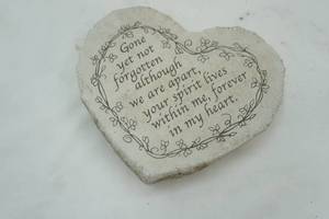 lot 128 image: Heart Garden Stone 8.25 diameter