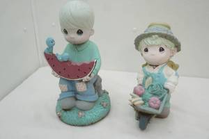 lot 133 image: 2 Vintage Precious Moments Garden Statues. 12.5 tall & 10 tall
