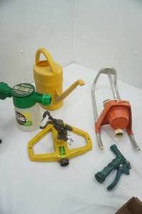 lot 143 image: Sprinklers, Miracle Grow Hose Sprayer, sprayer