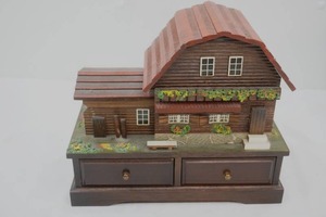 lot 160 image: Vintage Musical Barn Jewelry Box. 12x6x10