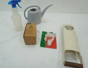 lot 163 image: Can Crusher and other garage items