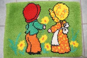 lot 225 image: Vintage Latch & Hook Rug. 27x 20