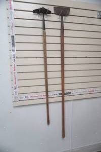 lot 241 image: 1ct garden hoe, 1ct scraper