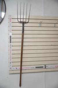lot 253 image: Fork 5 tine