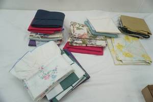 lot 289 image: Pillow Cases (very good condition-well cared for)