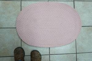 lot 335 image: Pink Oval Braided Rug 18x30