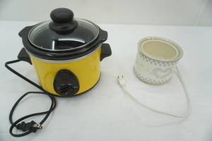 lot 338 image: Small Crock Pot and Potpourri Warmer