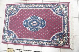 lot 345 image: 30x48 Rug