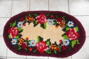 lot 346 image: Vintage Oval Latch Hook Rose Rug 26x 47