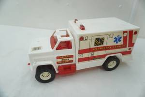 lot 368 image: Vintage Toy Metro Fire District Truck (poly) 15x6x7