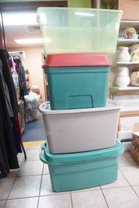 lot 383 image: 4 Storage Totes (3 have lids, 2 are XL)