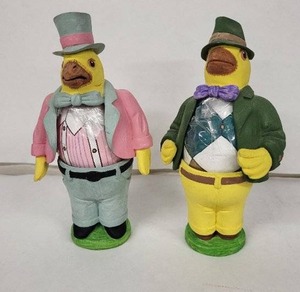 lot 27E image: Vintage Egg Cups - Pair of Anthropomorphic Chick Figurines
