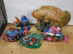 lot 38D image: Cancun ceramic Mexican Hand-Painted Fish Sculptures