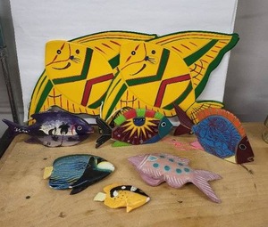 lot 41D image: Wooden Fish Wall Art Set - Hand-Painted Tropical Ocean Theme - Assorted Pieces