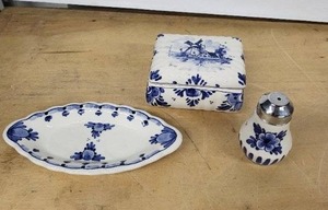 lot 48D image: Delft Blue & White Delftware Trinket Box, Oval Plate & 2 Salt & Pepper Shakers