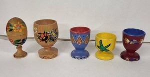 lot 56E image: Craft Originals Vintage Wooden Hand Painted Egg Cups (Lot of 5)