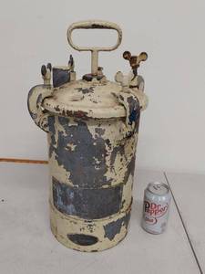 lot 4G image: Vintage DeVilbiss Pressure Feed Tank - Industrial Spray Equipment