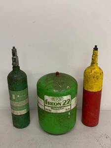lot 39G image: Vintage Puritan Oxygen & DuPont Freon 22 Gas Cylinders Lot Industrial Decor EMPTY DISPLAY ONLY