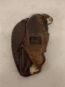 lot 49G image: Vintage Rawlings Rudy York Major League Leather Catchers Mitt Antique Baseball Glove