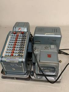 lot 70G image: Vintage Hedman Royal Companion Sign-O-Meter Model B Check Writer Dater Electric Machine