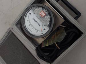 lot 100G image: Dwyer Magnehelic Differential Pressure Gauge 0-10 Inches Water 15 PSIG w Case & Hose