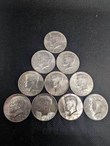 lot 32 image: Kennedy Half Dollars 1964 - 10 Coins