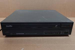 lot 141 image: Pioneer Laservision LaserDisc Player Model LD-V2000