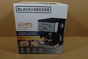lot 147 image: Black  Decker Semi Automatic Espresso Machine