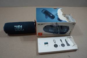 lot 6 image: JBL Flip 7 Wireless Portable Speaker