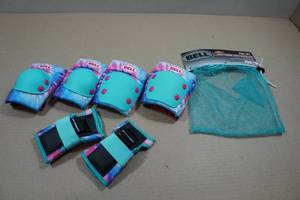 lot 27 image: Bell Kids Wrist Guard, Knee & Elbow Pad Set