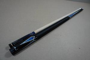 lot 36 image: Mizerak 57 Deluxe 2-Piece Hardwood Cue