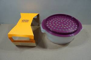 lot 54 image: Outdoor Gourmet Large Batter Bowl