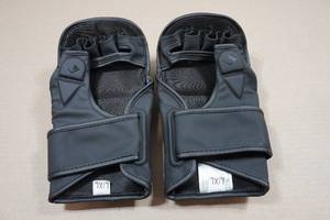 lot 78 image: Century Hybrid Gloves - LXL