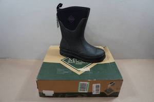lot 210 image: Muck Womens Chore Classic Mid Boots - Size 11