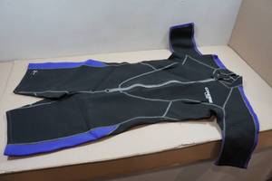 lot 230 image: Cressi Lido Womens 2mm Wetsuit - XXL6 Purple