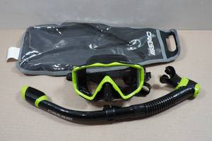 lot 240 image: Cressi Pano 3 Snorkel Combo