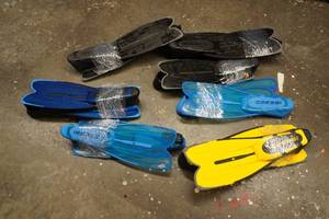 lot 245 image: 7 Pairs Cressi Agua Adult Fins - Assorted Sizes