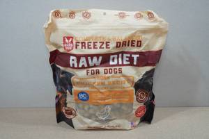 lot 258 image: Boss Dog Raw Diet Freeze Dried Chicken Recipe Dog Treats