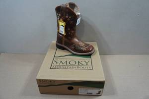lot 274 image: Smoky Mountain Boots - Kids 13