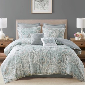 lot 156 image: Comfort Spaces 8-Piece Comforter Set - King