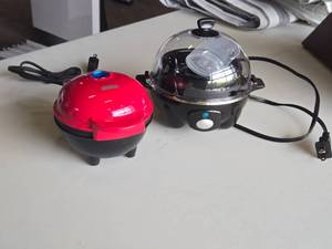lot 69 image: Dash Household Egg Cooker  Mini Pie Maker